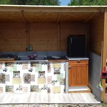 Robinson House Krunica Semesterbostad *